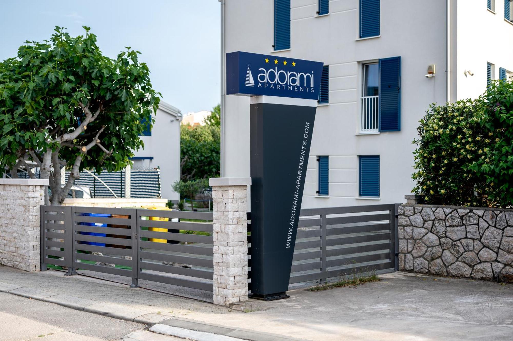 Apartma Adorami *